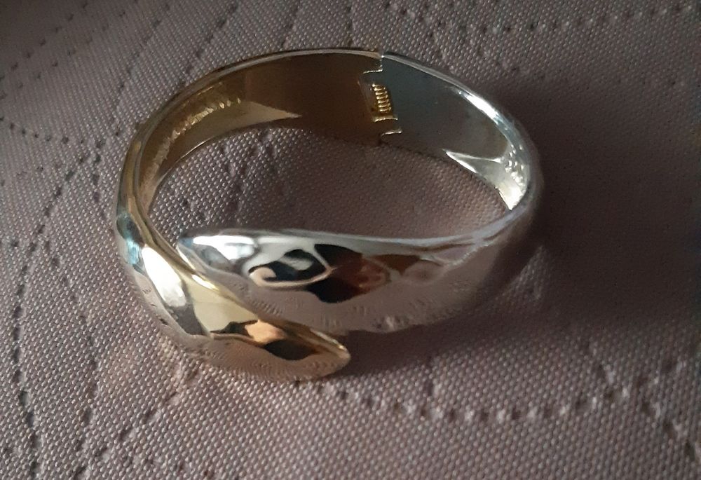 Продам ремень и браслет. Новые.