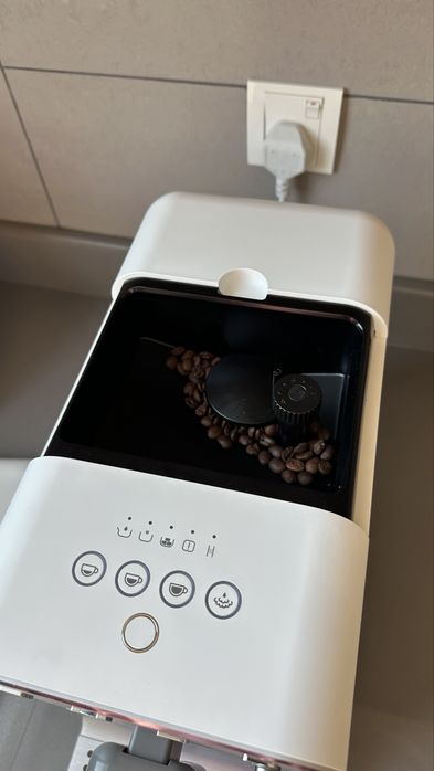 Кофемашина Smeg, белая