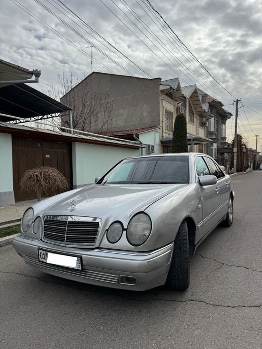 Срочна сотилади Мерседес w210