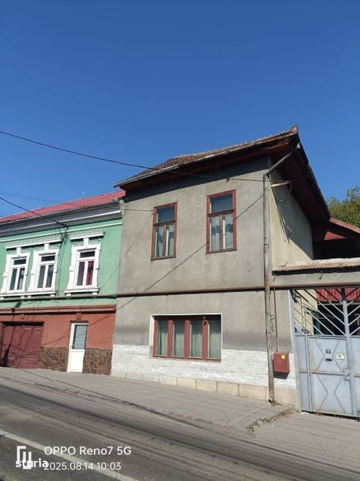 Casa individuala de vanzare Reghin zona centrala, singur in curte.