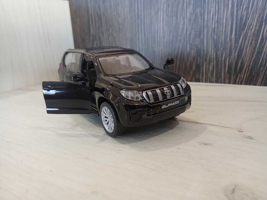 Метална количка Toyota Land Cruiser Prado !!!