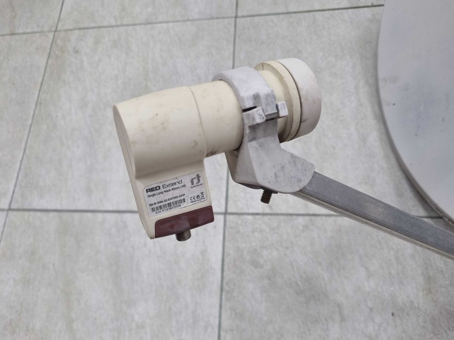 Сателитна чиния с два канала