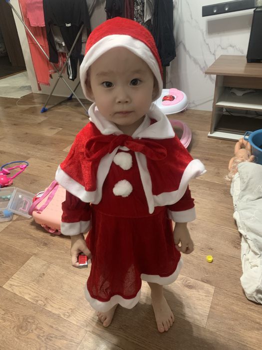 Продам Новогодние платья санты для девочки