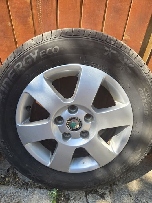 Джанти с гуми за Шкода Октавия оригинални с чисто нови летни гуми .