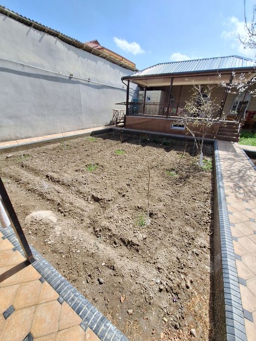 Sroshno hovli sotiladi