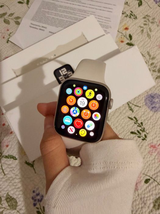 Продам Apple Watch SE 44mm 2025