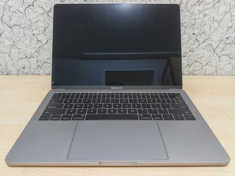MacBook Pro 2017 13,3" Retina/Intel Core i5/8GB 2133MHz RAM/256GB NVMe