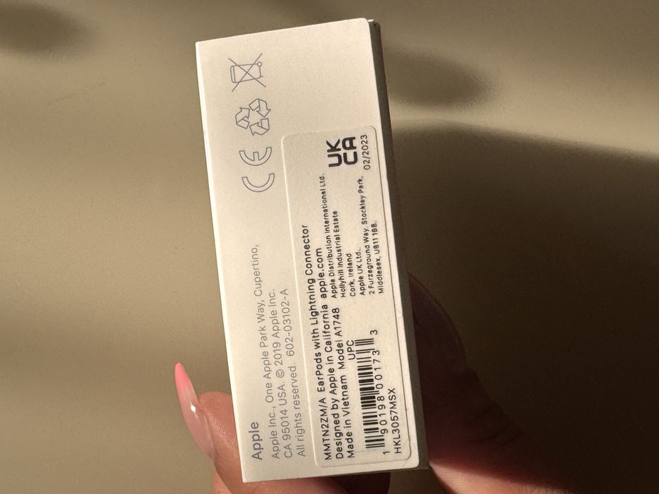 Iphone слушалки с Lightnening Connector