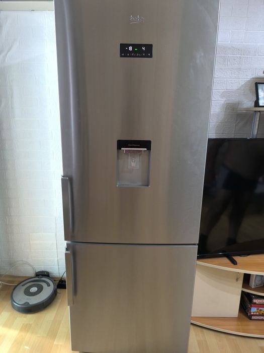 Продавам хладилник а фризер