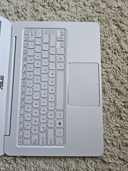 Asus ZenBook UX305 ультрабук