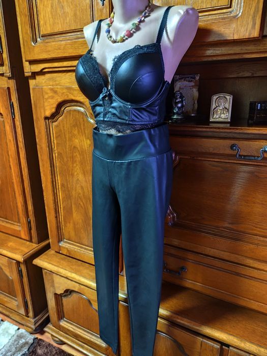 Bustiera și colanți M