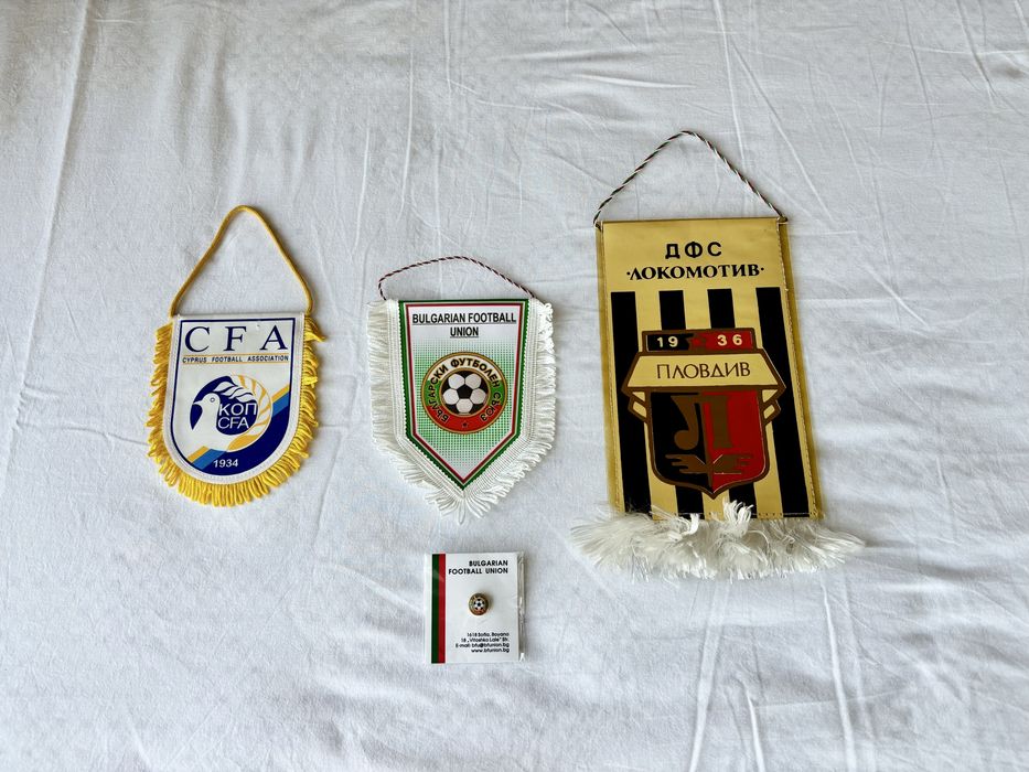 Футболни флагчета и значка