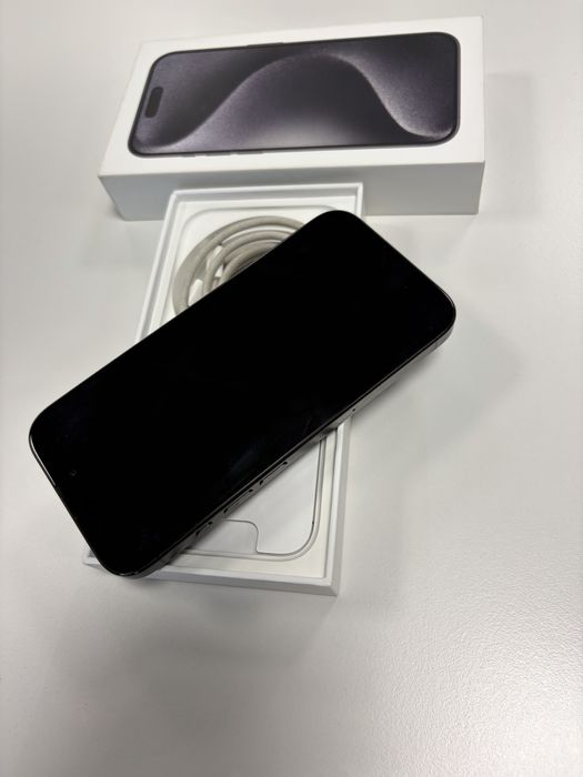 Iphone 15 pro liber de retea