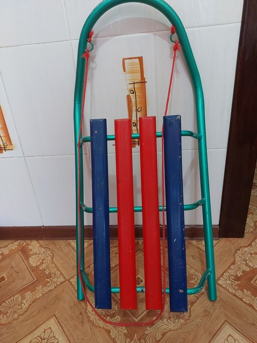 Продам санки в хорошем состоянии