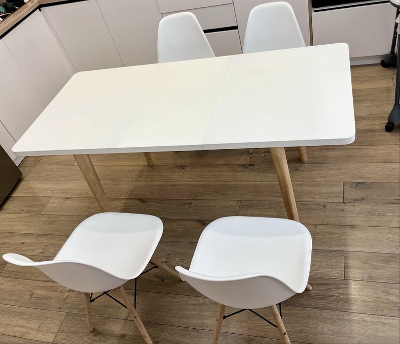 Стол со стульями