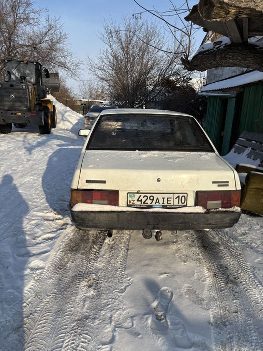 Продам машину белого цвета