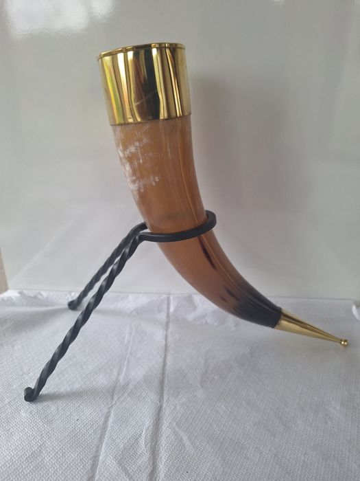 Чаша от естствен рог, викингска чаша