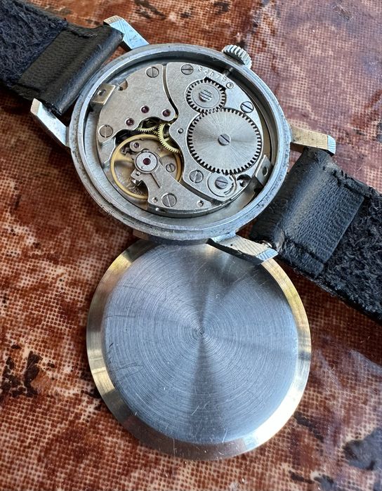 Сьветски часовник Зим -Победа,направен 1980 години