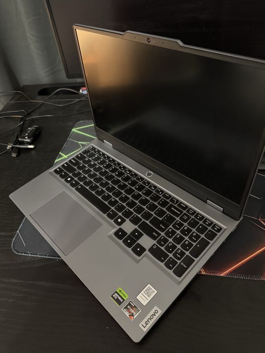Laptop gaming LENOVO LOQ 15ARP9