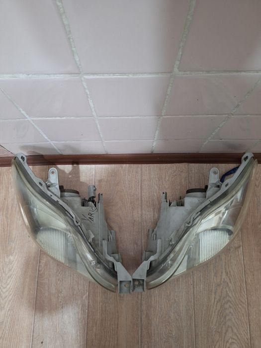 Фары Таета Ярис седан