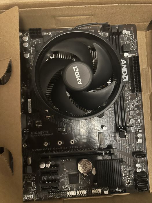 Kit Ryzen 7 2700x si placa de baza cu memorii la cerere