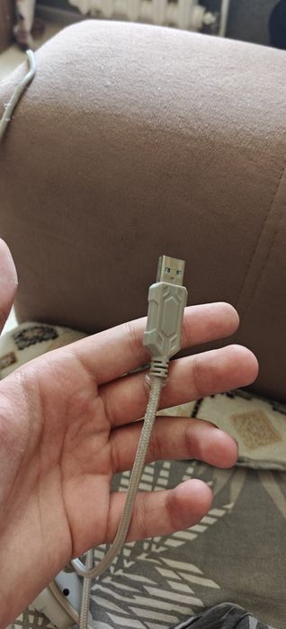 Продаю наушники проводные