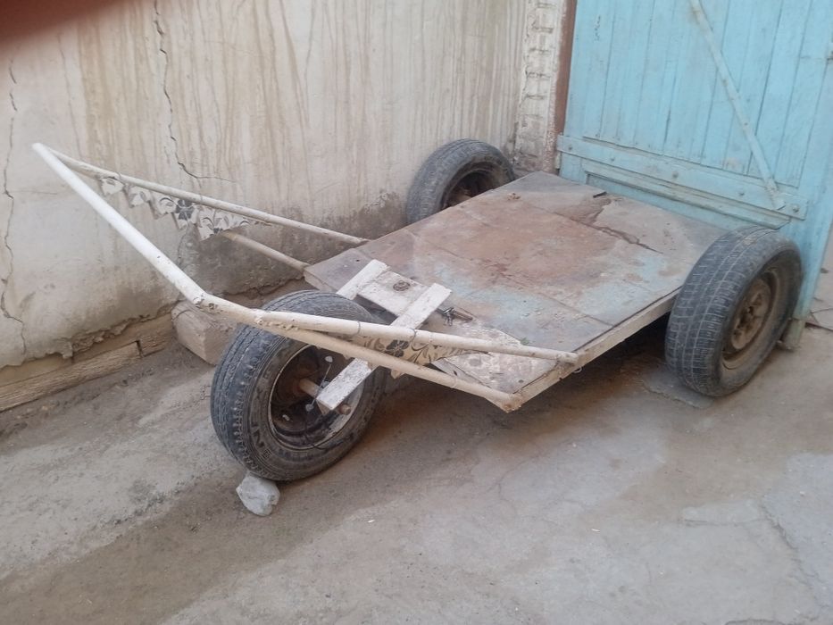 Тандир сомса учун ароба сотилади.