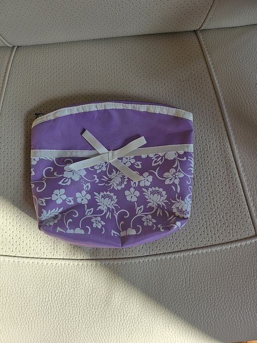 Чанти и козметични несесери