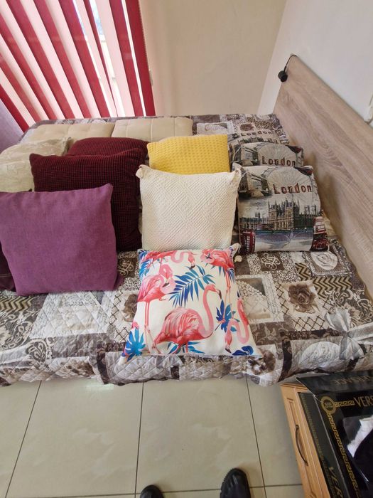 Продават се декоративни възглавници