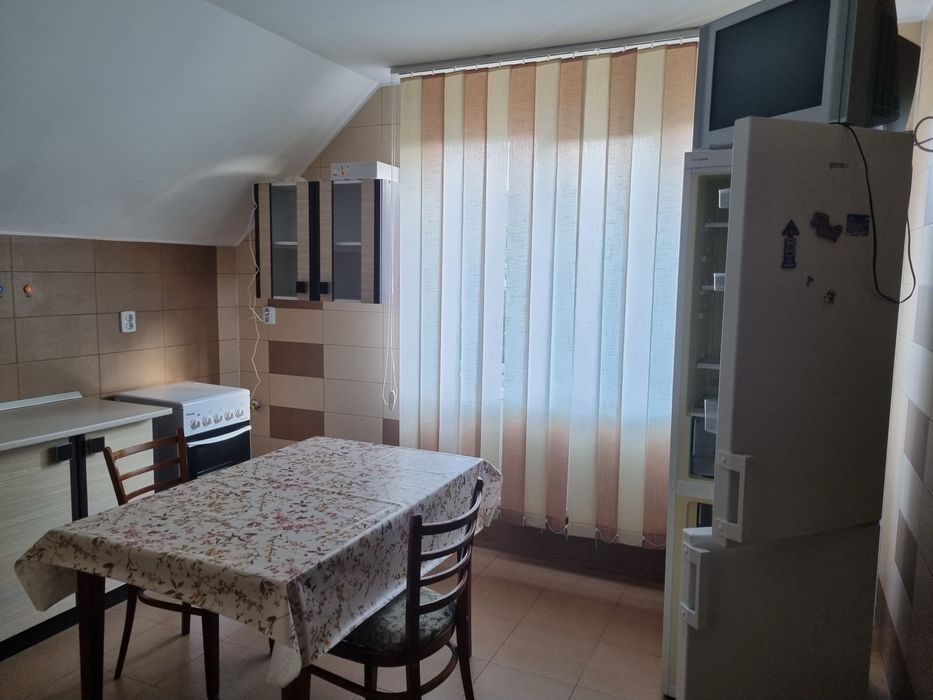 Ofer spre închirie garsonieră !