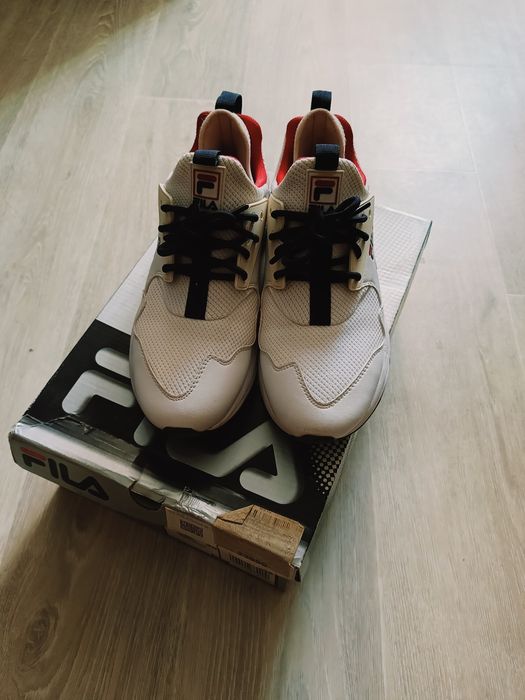 Продам кроссовки Fila