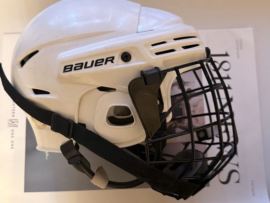 Хоккейный шлем bauer