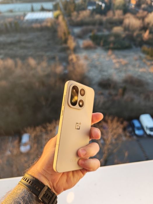 Oneplus 15 sandstone