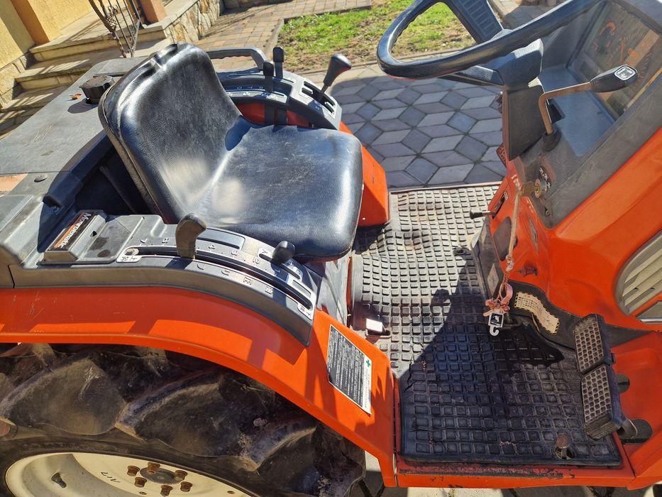 Tractor Kubota cu freză