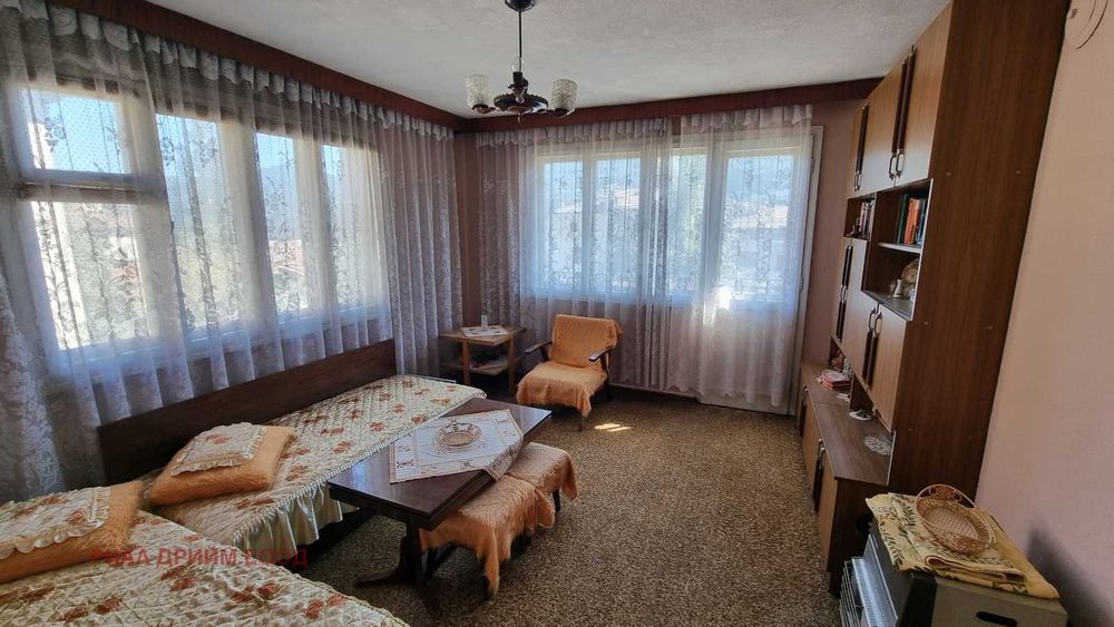 Дава се под наем Четиристаен апартамент в Смолян, Стар център - 120 кв.м за 220 € - Снимка #1