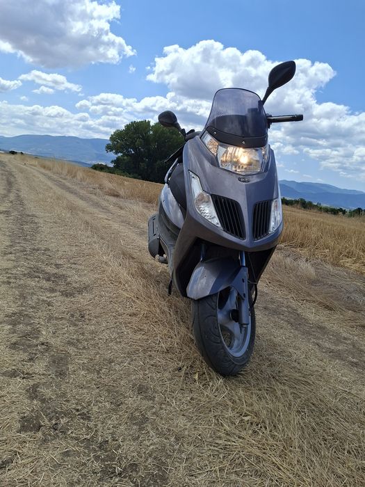 Продавам скутер Kymco Yager GT, 200 кубика (4-тактов).