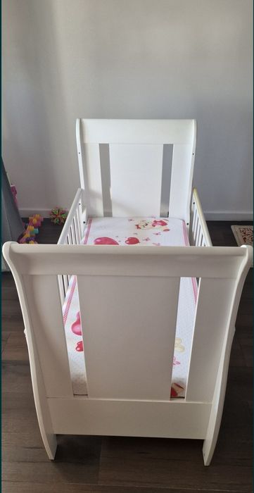 Vând Pătuț 3în1 [bebelusi/Pat Junior/Sofa chic]și scaun de servit masa