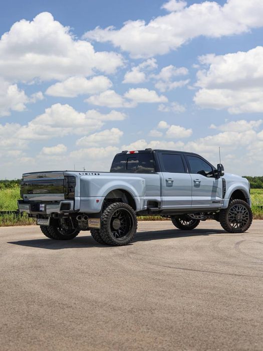 Ford F-450 Super Duty Platinum Custom 2026