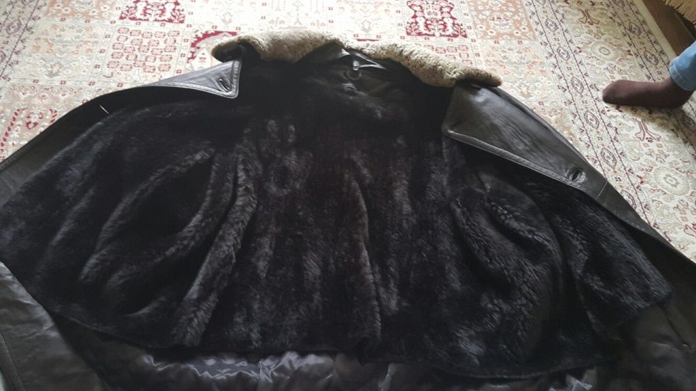 Продам кожаное пальто с меховым подкладом
