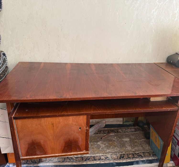 Продаётся Письменный стол  производство Румыния!