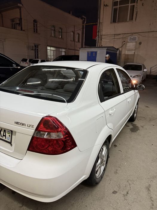 Nexia 3 sotiladi Full pazitsiya aftomat karobka 75000 min probeg