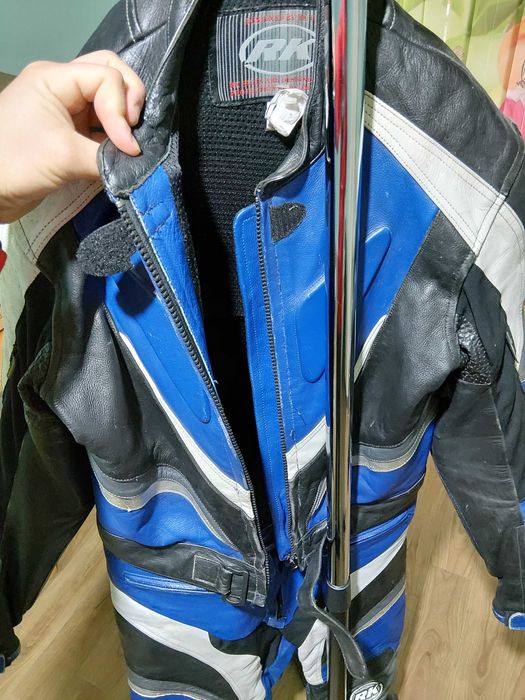 Кожен мото екип две части