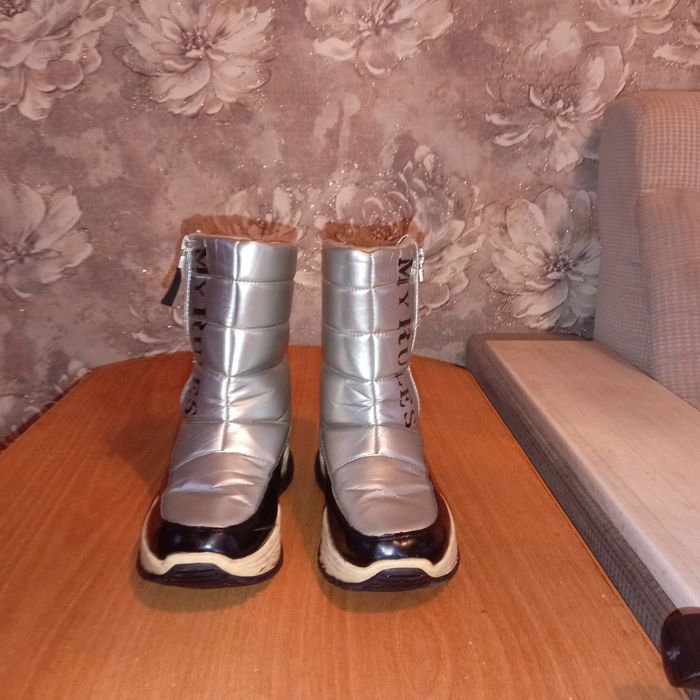 Зимние сапоги , уги, ботинки