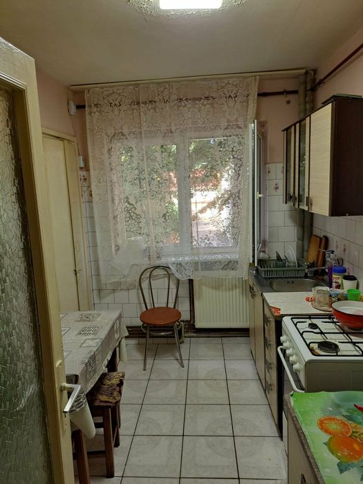 Vând sau schimb ap 2 camere zona centrala etaj 1