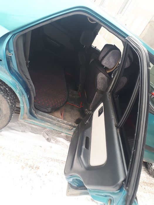 Мазда 323 седан 1992г