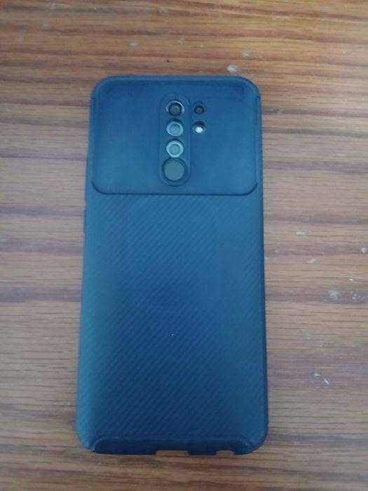 Redmi 9 vine cu husa