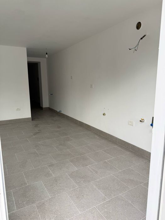 Spatiu comercial de inchiriat  Petresti/Crang