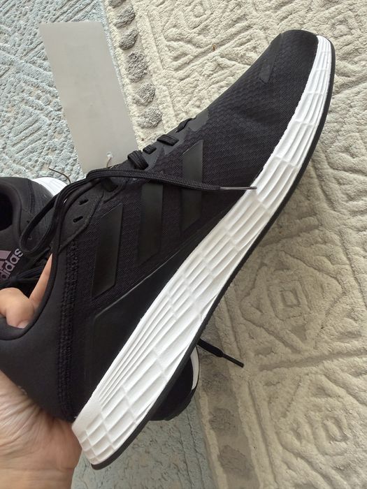 Кроссовки Adidas новые продам