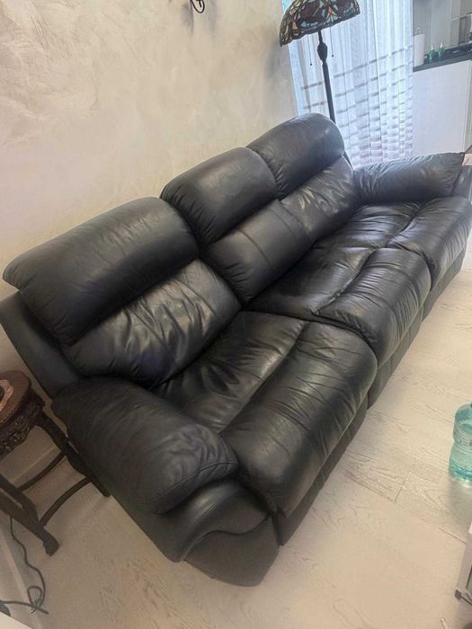 Canapea piele neagră cu recliner 3 locuri