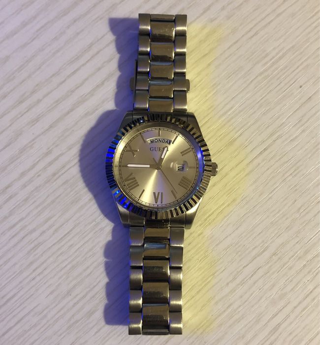 Часовник GUESS.